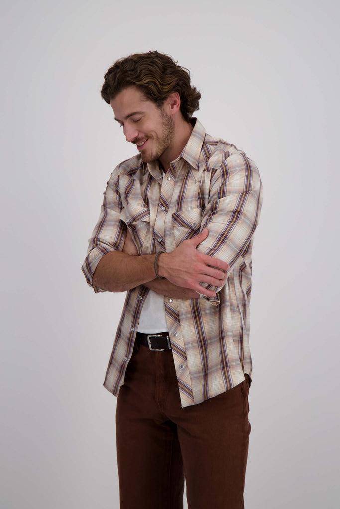 Venustiano Plaid Western style Shirt worn by leaning model