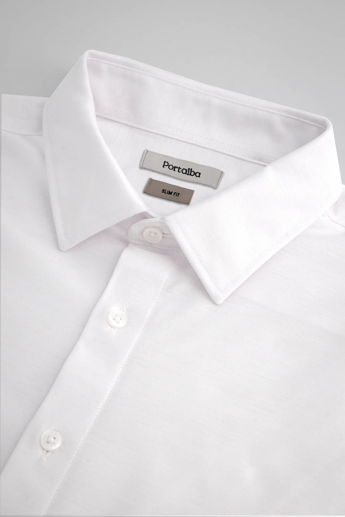 Montebello White Collar closeup